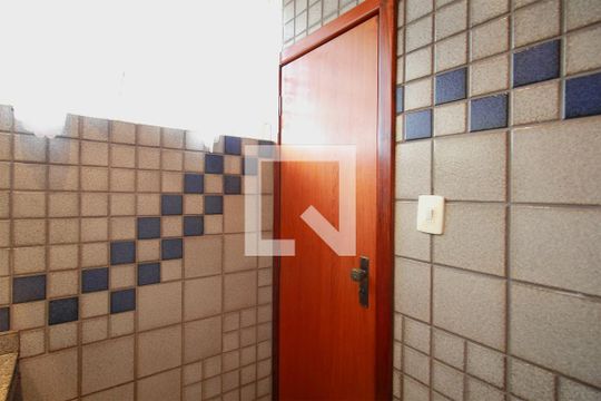 Lavabo da Sala de casa à venda com 3 quartos, 244m² em Cachoeirinha, Belo Horizonte