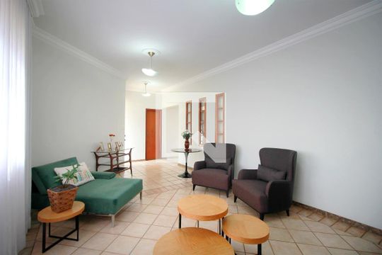 Casa à venda com 3 quartos, 244m² em Cachoeirinha, Belo Horizonte
