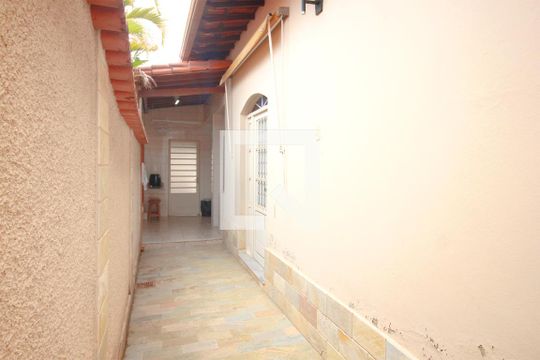 Varanda Lateral de casa à venda com 3 quartos, 244m² em Cachoeirinha, Belo Horizonte
