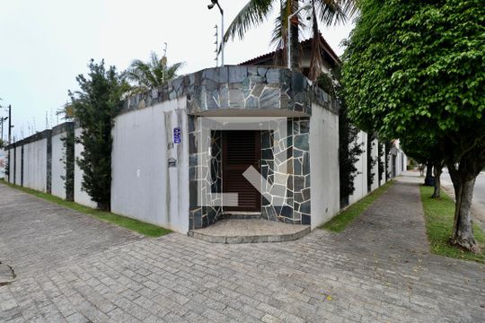 Fachada de casa para alugar com 5 quartos, 600m² em Enseada, Guarujá