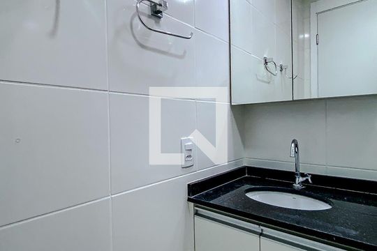 Banheiro de kitnet/studio à venda com 1 quarto, 27m² em Vila Dom Pedro I, São Paulo