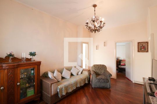 Sala de casa à venda com 3 quartos, 600m² em Vila Baruel, São Paulo