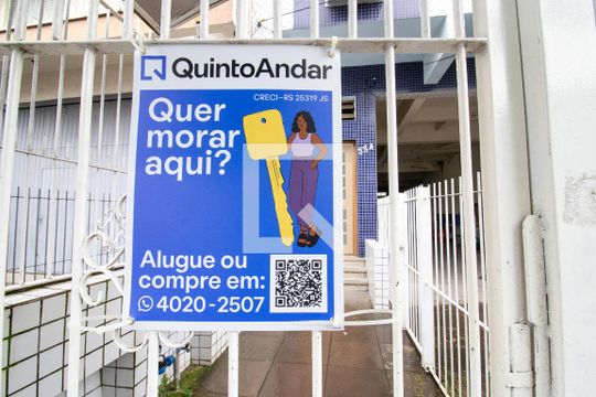 Plaquinha de apartamento à venda com 1 quarto, 49m² em Passo da Areia, Porto Alegre