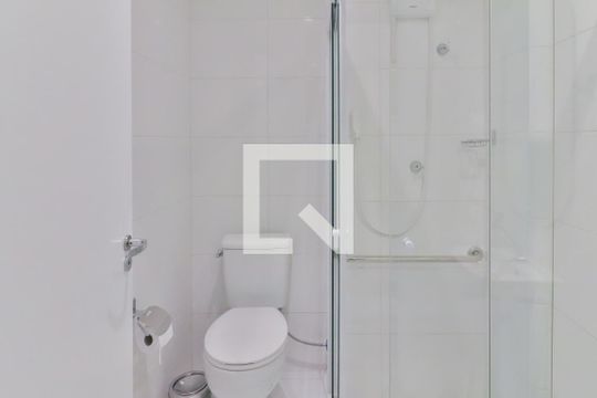 Banheiro de kitnet/studio para alugar com 1 quarto, 25m² em Butantã, São Paulo