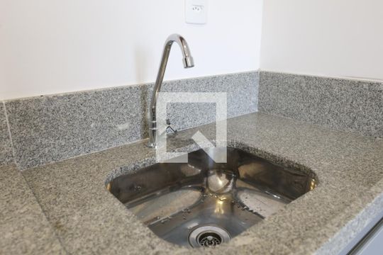 Cozinha de apartamento para alugar com 1 quarto, 29m² em Moema, São Paulo