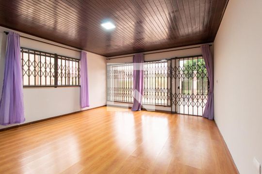 Casa para alugar com 3 quartos, 315m² em Fazendinha, Curitiba