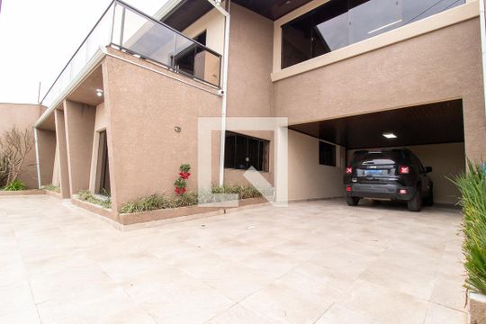 Fachada de casa para alugar com 3 quartos, 315m² em Fazendinha, Curitiba