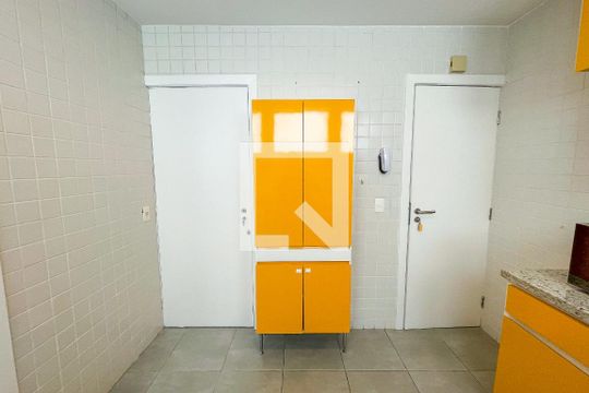 Cozinha de apartamento para alugar com 2 quartos, 85m² em Cerqueira César, São Paulo