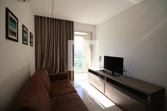 Sala de apartamento para alugar com 1 quarto, 40m² em Jacarepaguá, Rio de Janeiro