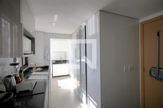 Cozinha de apartamento à venda com 3 quartos, 90m² em Sagrada Família, Belo Horizonte