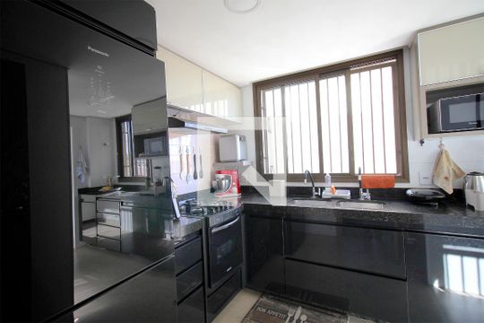 Cozinha de apartamento à venda com 3 quartos, 90m² em Sagrada Família, Belo Horizonte