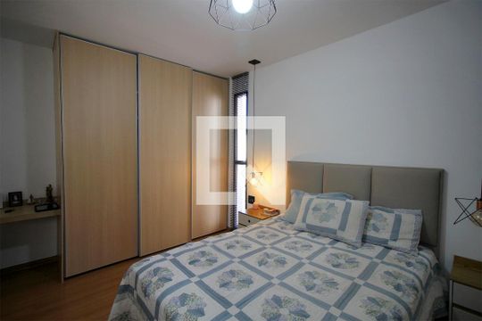 Suite de apartamento à venda com 3 quartos, 90m² em Sagrada Família, Belo Horizonte