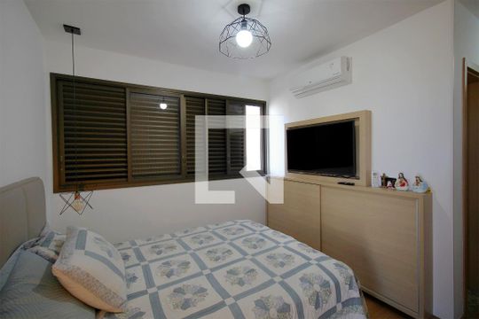 Suite de apartamento à venda com 3 quartos, 90m² em Sagrada Família, Belo Horizonte