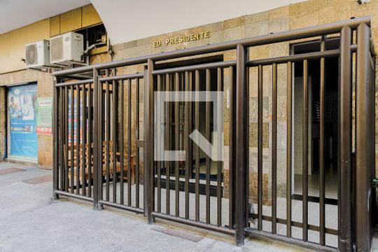 Entrada de apartamento à venda com 1 quarto, 30m² em Copacabana, Rio de Janeiro
