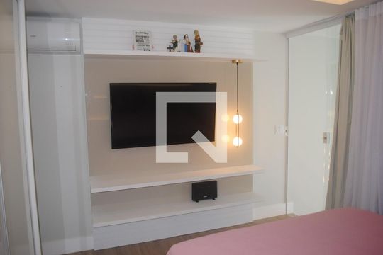 Suíte de apartamento para alugar com 1 quarto, 68m² em Patamares, Salvador