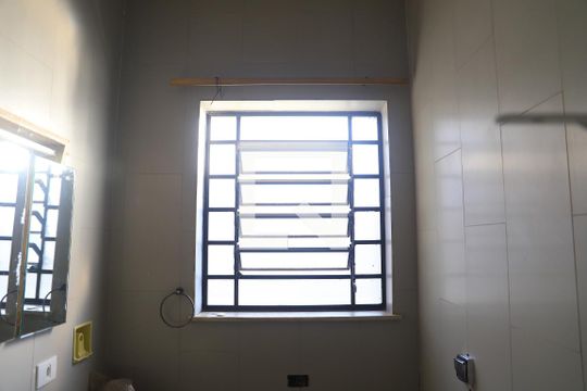 Banheiro Social de casa à venda com 2 quartos, 480m² em Indianópolis, São Paulo
