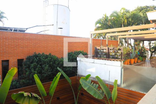 Suite closet Vista de casa à venda com 2 quartos, 480m² em Indianópolis, São Paulo