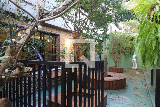 Área externa de casa à venda com 2 quartos, 480m² em Indianópolis, São Paulo