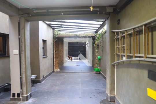 Garagem de casa à venda com 2 quartos, 480m² em Indianópolis, São Paulo