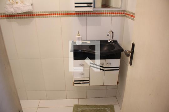 Banheiro de casa à venda com 4 quartos, 250m² em Darcy Vargas, Contagem