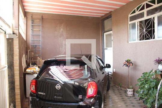 Garagem de casa à venda com 4 quartos, 250m² em Darcy Vargas, Contagem
