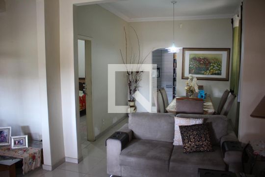 Sala de casa à venda com 4 quartos, 250m² em Darcy Vargas, Contagem