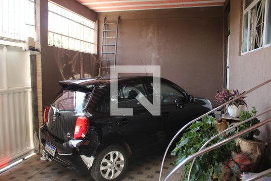 Garagem de casa à venda com 4 quartos, 250m² em Darcy Vargas, Contagem