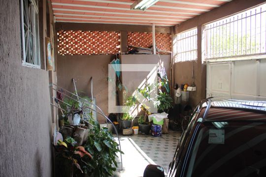 Garagem de casa à venda com 4 quartos, 250m² em Darcy Vargas, Contagem