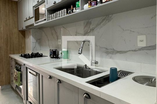 Cozinha de apartamento à venda com 2 quartos, 81m² em Alphaville Empresarial, Barueri