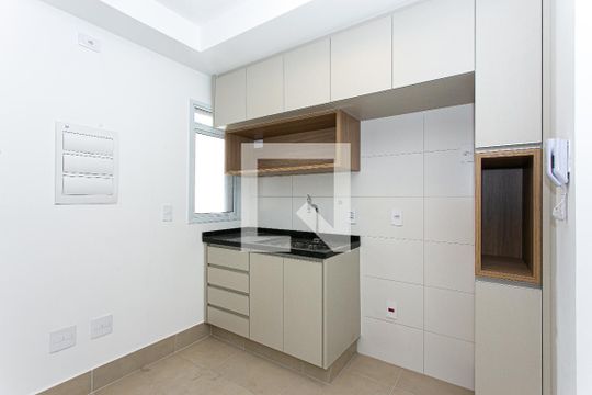 Cozinha de apartamento para alugar com 1 quarto, 37m² em Vila Azevedo, São Paulo