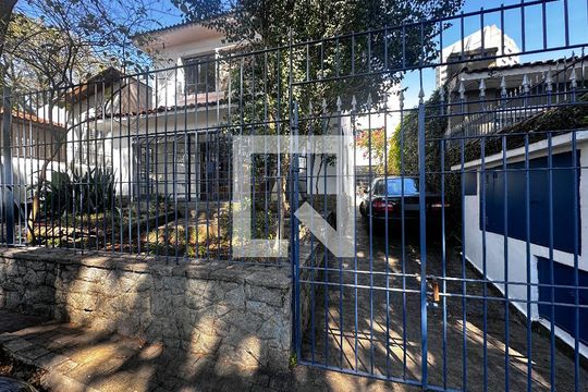 Fachada de casa à venda com 3 quartos, 350m² em Santo Amaro, São Paulo