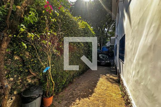 Garagem de casa à venda com 3 quartos, 350m² em Santo Amaro, São Paulo