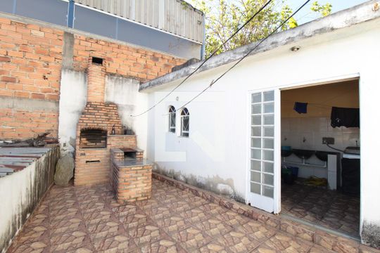 Quintal de casa à venda com 3 quartos, 150m² em Europa (venda Nova), Belo Horizonte