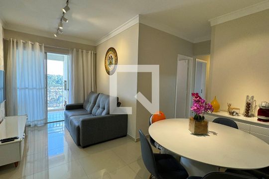 Apartamento à venda com 3 quartos, 72m² em Jardim Tupanci, Barueri