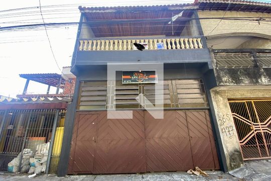 Fachada de casa à venda com 3 quartos, 250m² em Vila Nhocune, São Paulo