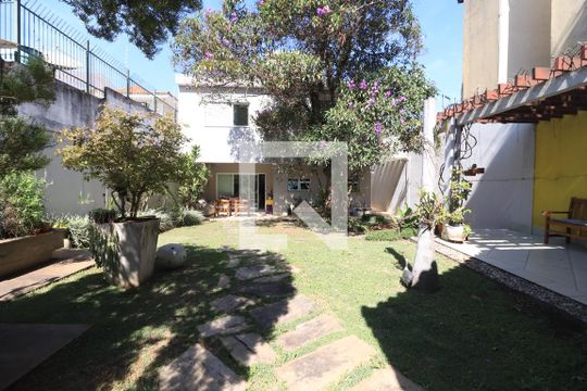 Quintal de casa para alugar com 4 quartos, 539m² em Vila Esperança, São Paulo