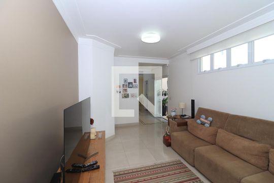 Sala de TV de casa para alugar com 4 quartos, 539m² em Vila Esperança, São Paulo