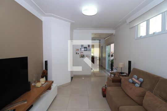 Sala de TV de casa para alugar com 4 quartos, 539m² em Vila Esperança, São Paulo