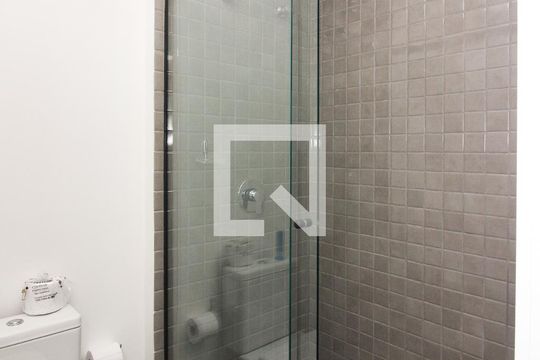 Banheiro de kitnet/studio à venda com 1 quarto, 29m² em Centro Histórico, Porto Alegre