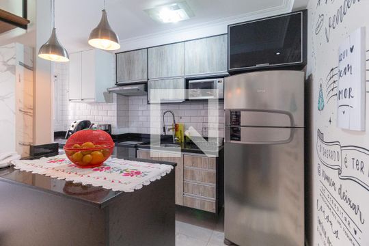 Cozinha e área de serviço de apartamento à venda com 2 quartos, 57m² em Santo Antônio, Osasco