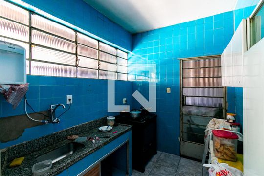 Cozinha de casa à venda com 2 quartos, 400m² em Santa Maria, Belo Horizonte