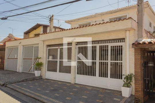 Fachada de casa à venda com 4 quartos, 272m² em Anchieta, São Bernardo do Campo