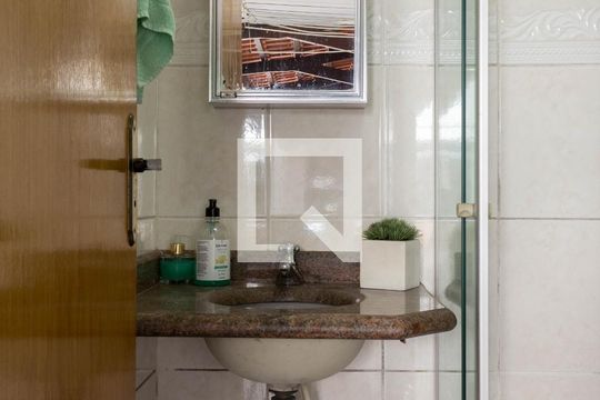 Banheiro da área comum de casa à venda com 4 quartos, 272m² em Anchieta, São Bernardo do Campo