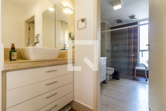 Banheiro da Suíte de apartamento à venda com 3 quartos, 146m² em Jardim Paulista, São Paulo