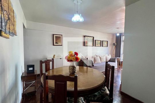 Sala  de apartamento à venda com 2 quartos, 76m² em Cerqueira César, São Paulo