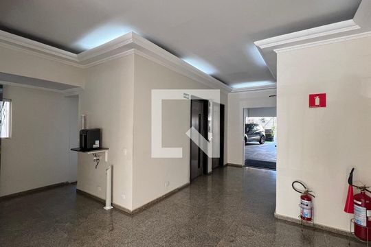 Hall de entrada de apartamento para alugar com 2 quartos, 76m² em Cerqueira César, São Paulo