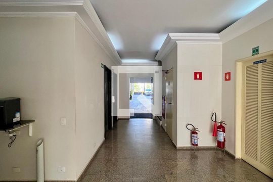 Hall de entrada de apartamento para alugar com 2 quartos, 76m² em Cerqueira César, São Paulo