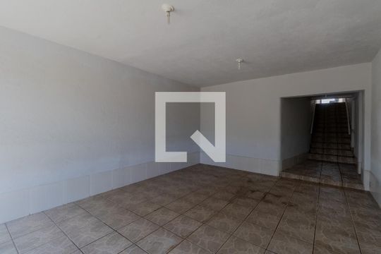 Garagem de casa à venda com 3 quartos, 250m² em Parada Xv de Novembro, São Paulo