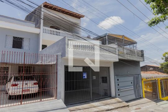 Fachada de casa à venda com 3 quartos, 250m² em Parada Xv de Novembro, São Paulo