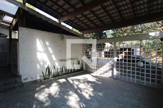 Garagem de casa à venda com 3 quartos, 185m² em Parque do Castelo, São Paulo